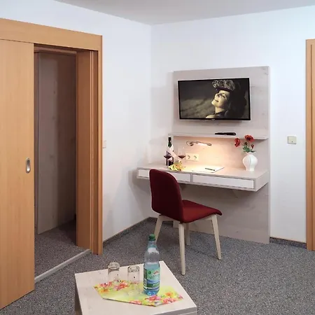 Erzgebirgshotel Misnia Baerenfels מלון *